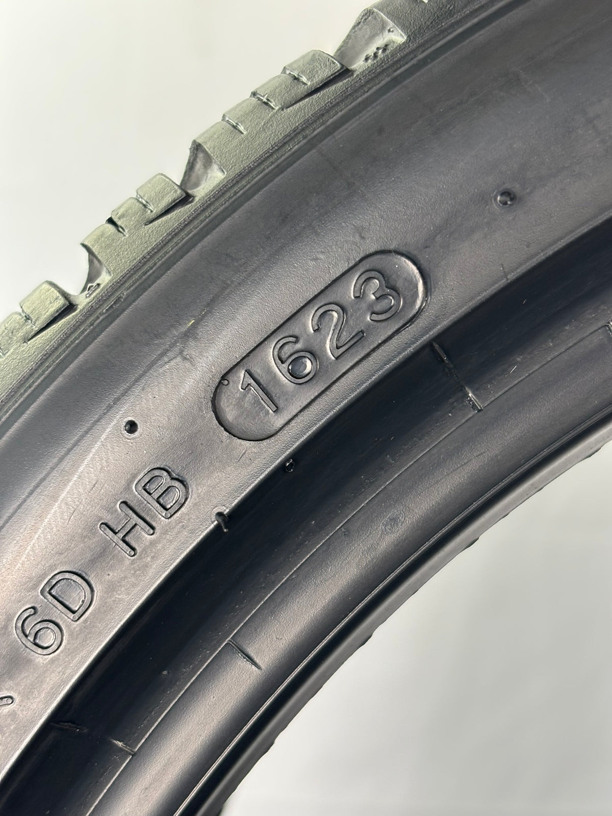 Pneumatici usati 245 35 r20 95w Gomme Invernali 2 PZ Hankook Batt 6,4mm Dot 23