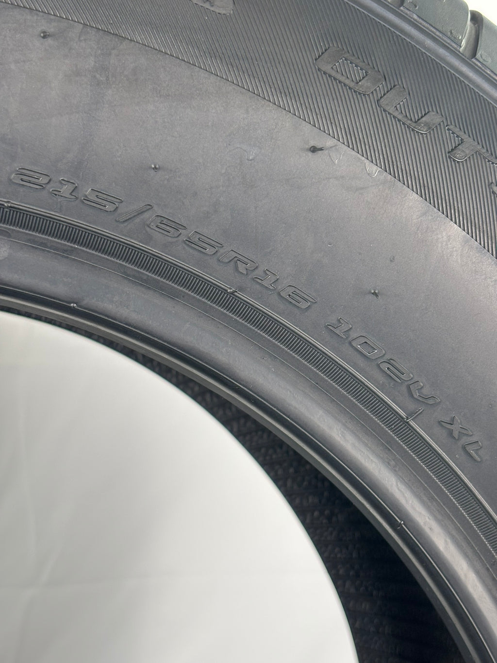 Pneumatici usati 215 65 r16 102v Gomme Estive 2 PZ Momo Batt 6,5mm Dot 25