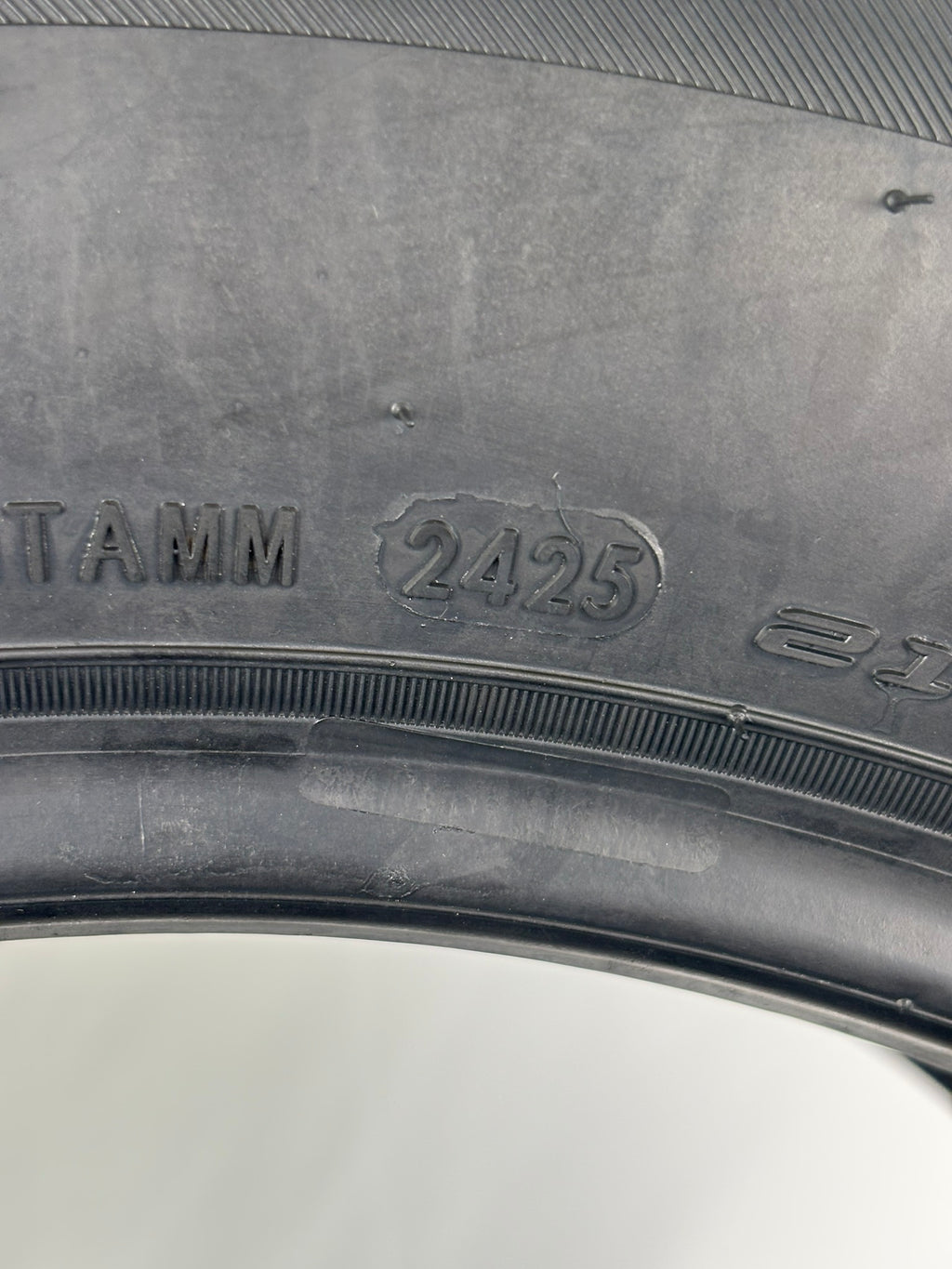 Pneumatici usati 215 65 r16 102v Gomme Estive 2 PZ Momo Batt 6,5mm Dot 25