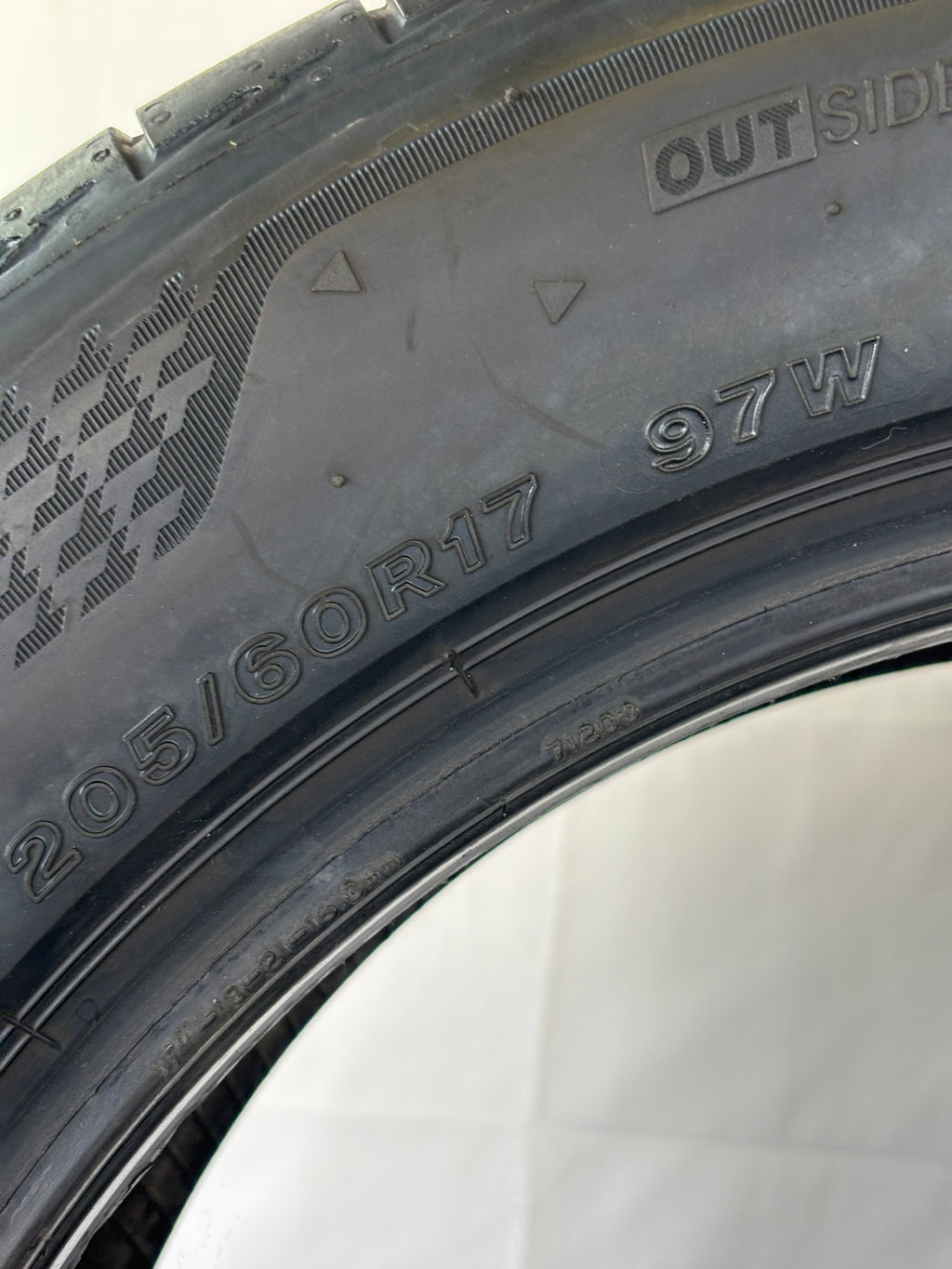Pneumatici usati 205 60 r17 97w Gomme Estive 2 PZ Bridgestone Batt 5,0mm Dot 23
