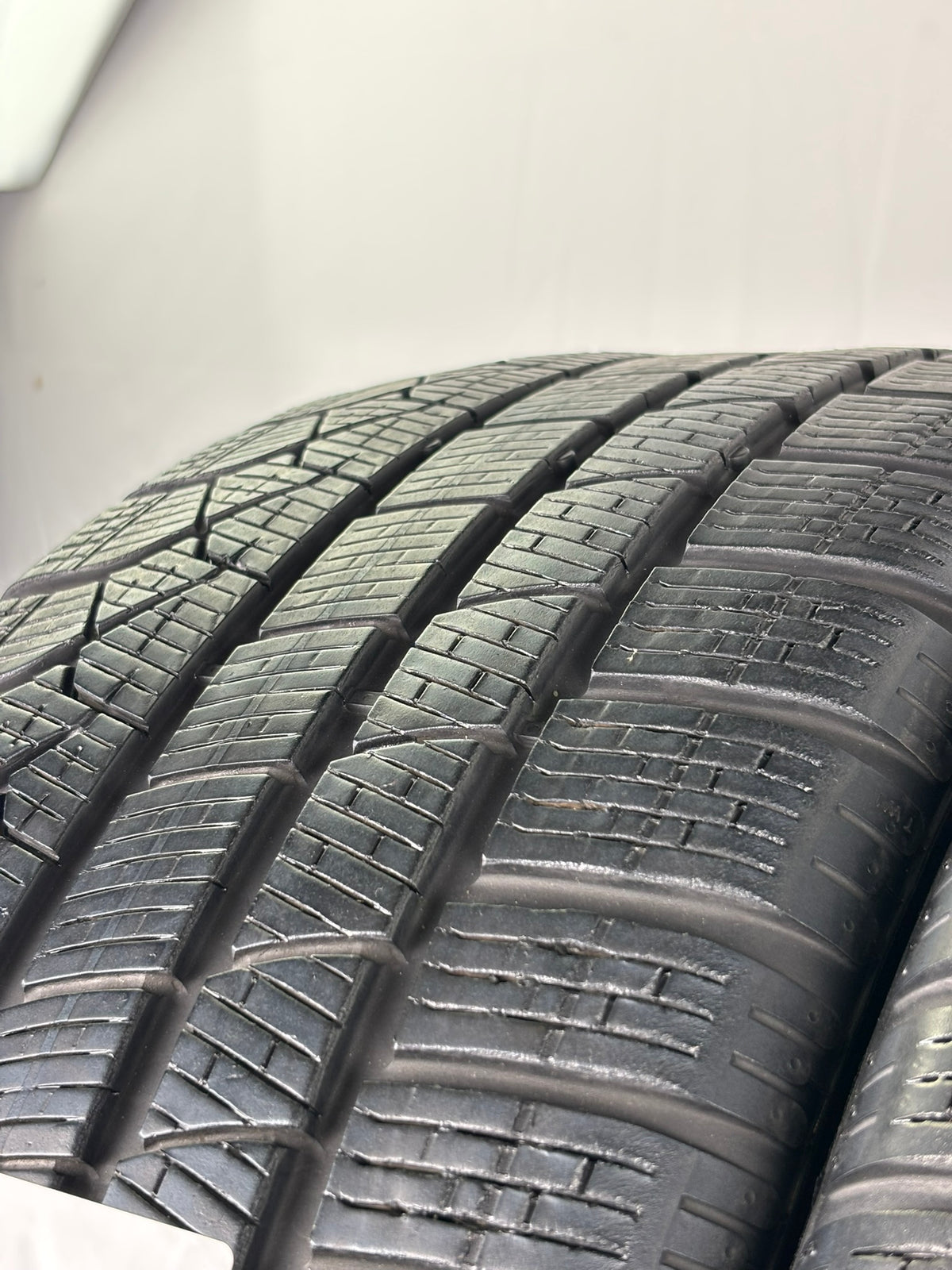 Pneumatici usati 245 45 r19 102v Gomme Invernali 2 PZ Pirelli Batt 5,7mm Dot 24