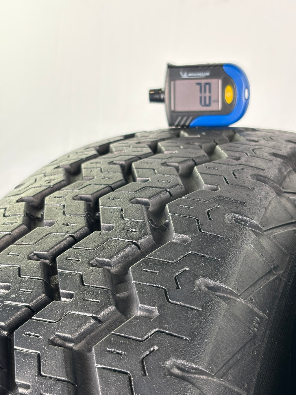 Pneumatici usati 215 70 r15 105r Gomme Estive 2 PZ Roadmarch Batt 7,0mm Dot 24