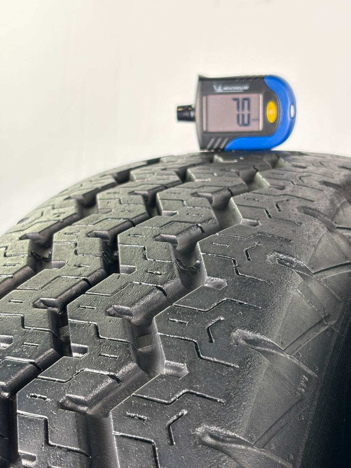 Pneumatici usati 215 70 r15 105r Gomme Estive 2 PZ Roadmarch Batt 7,0mm Dot 24