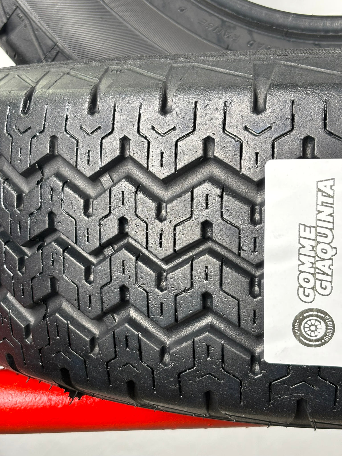 Pneumatici usati 215 70 r15 105r Gomme Estive 2 PZ Roadmarch Batt 7,0mm Dot 24