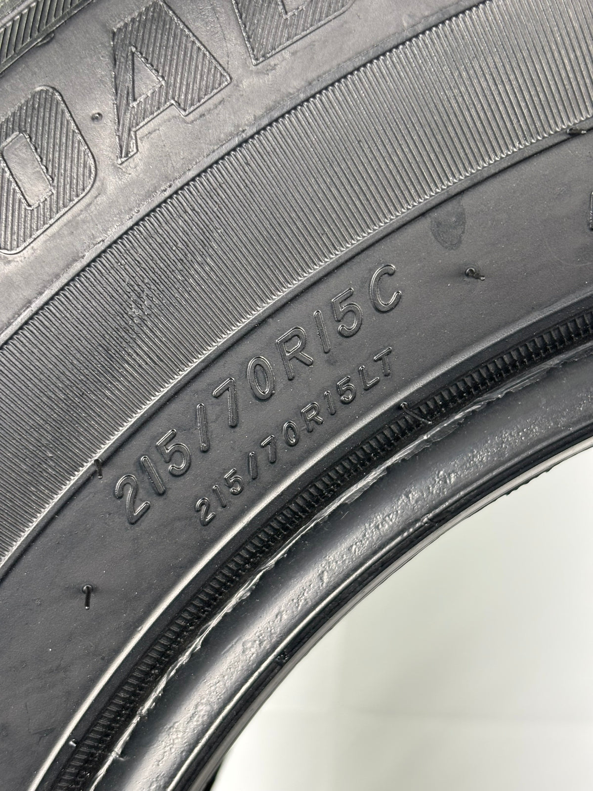 Pneumatici usati 215 70 r15 105r Gomme Estive 2 PZ Roadmarch Batt 7,0mm Dot 24