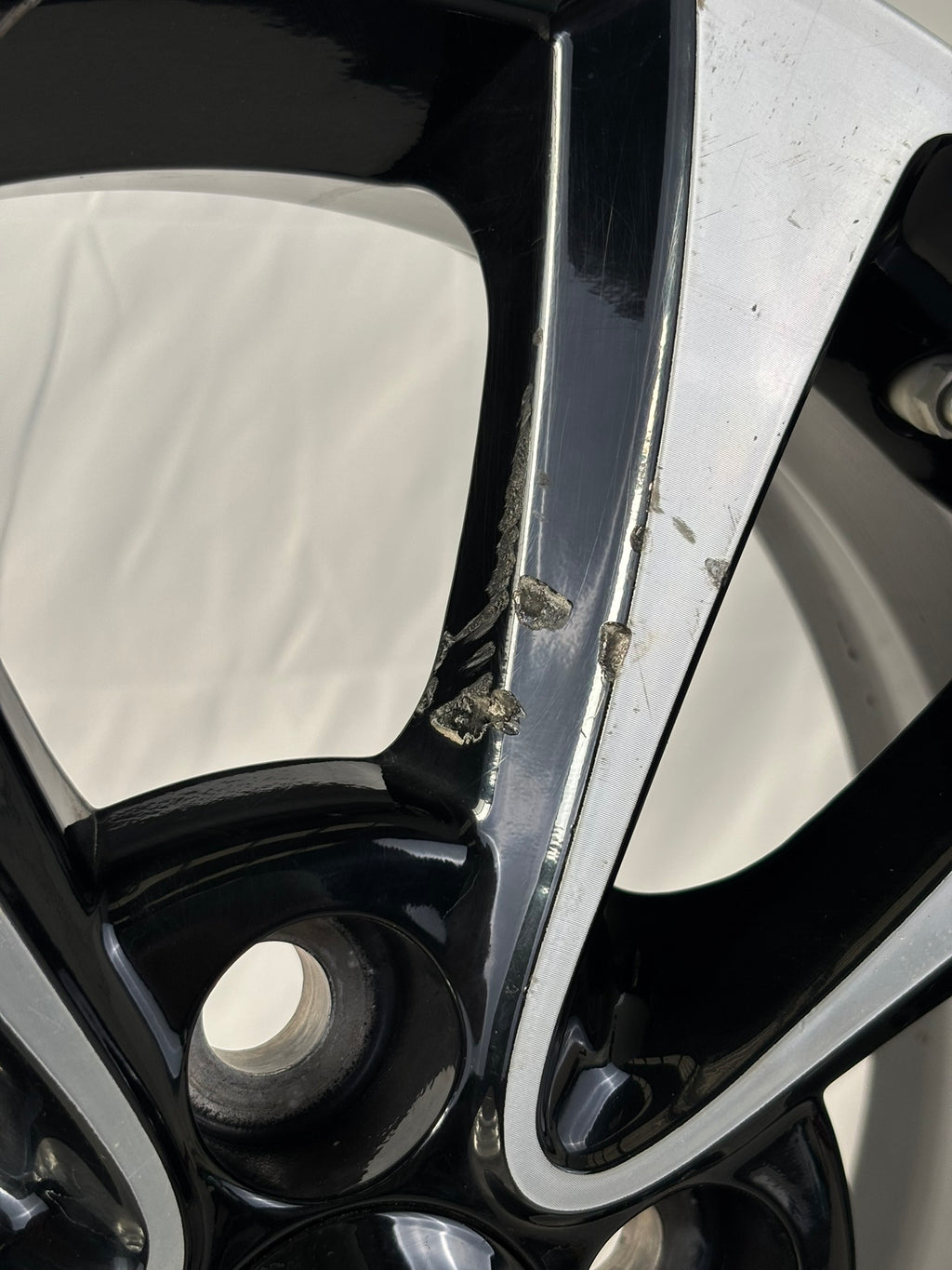 N4 Cerchi originali Toyota Yaris da 15" nero diamantato leggermente grafficato