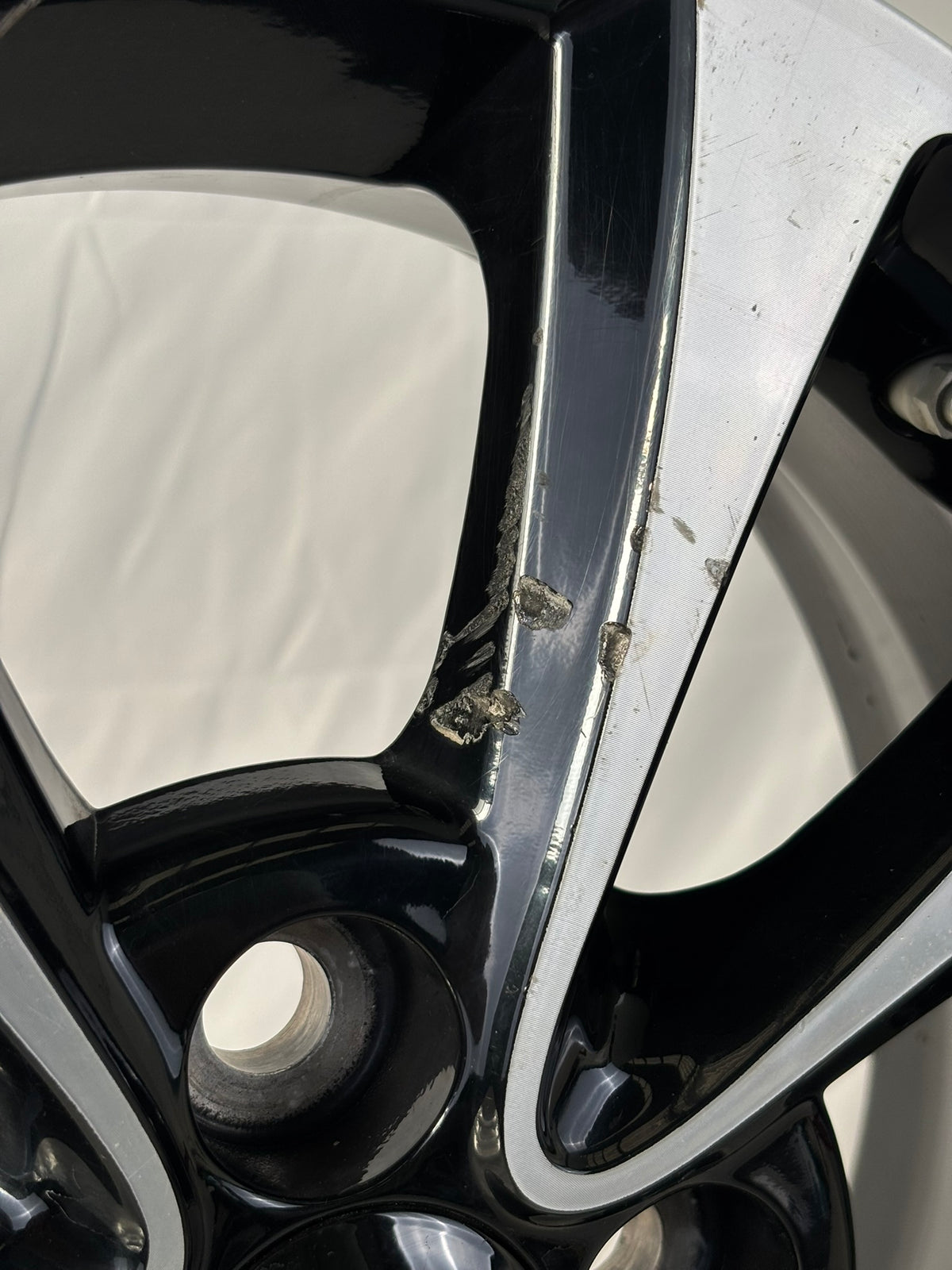 N4 Cerchi originali Toyota Yaris da 15" nero diamantato leggermente grafficato