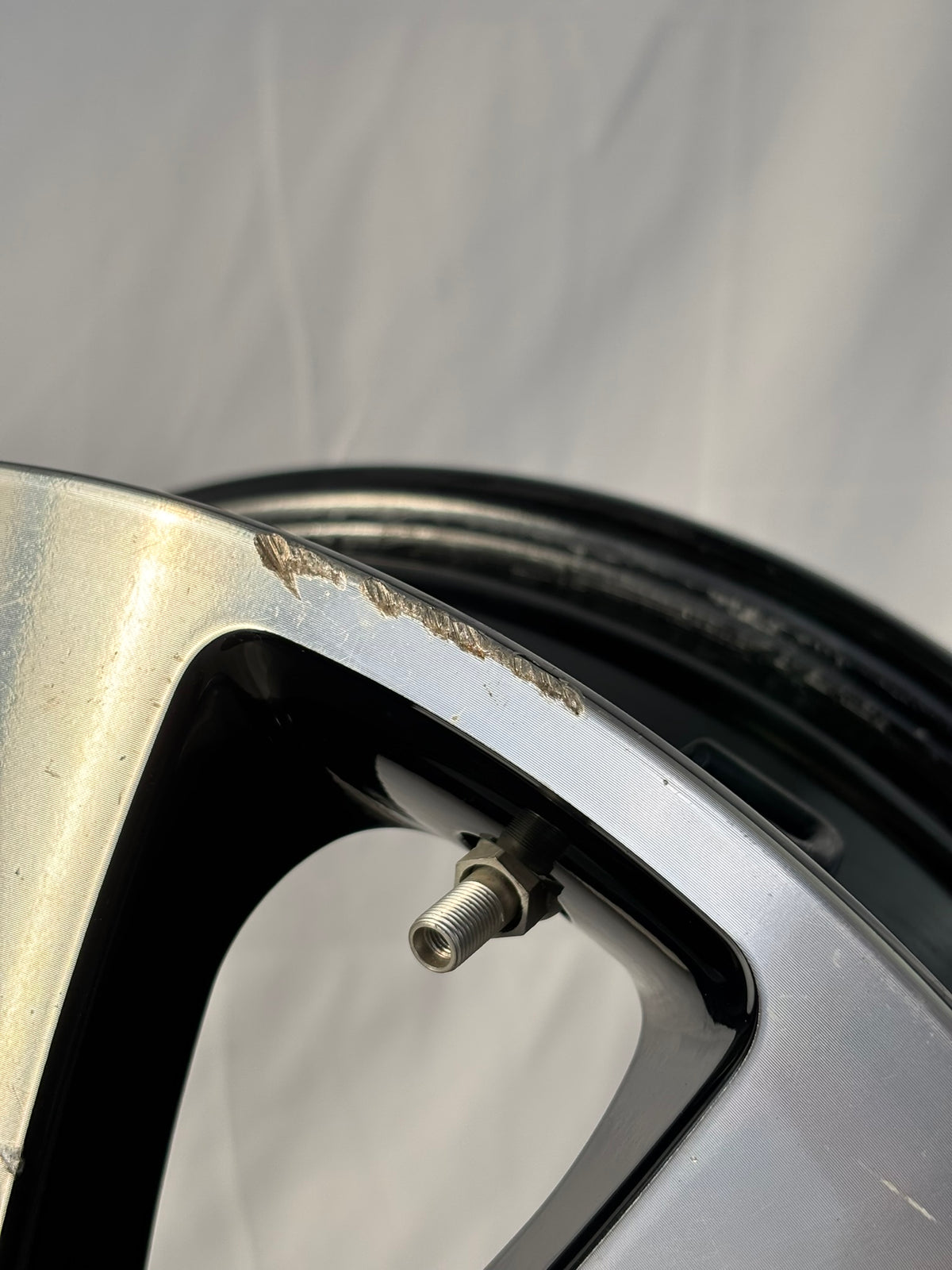 N4 Cerchi originali Toyota Yaris da 15" nero diamantato leggermente grafficato
