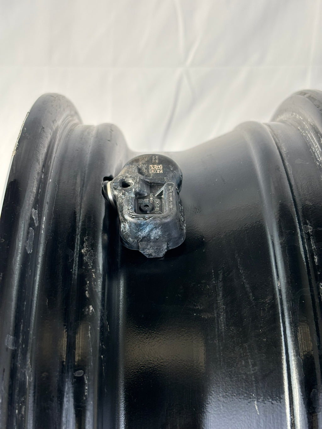 N4 Cerchi originali Toyota Yaris da 15" nero diamantato leggermente grafficato