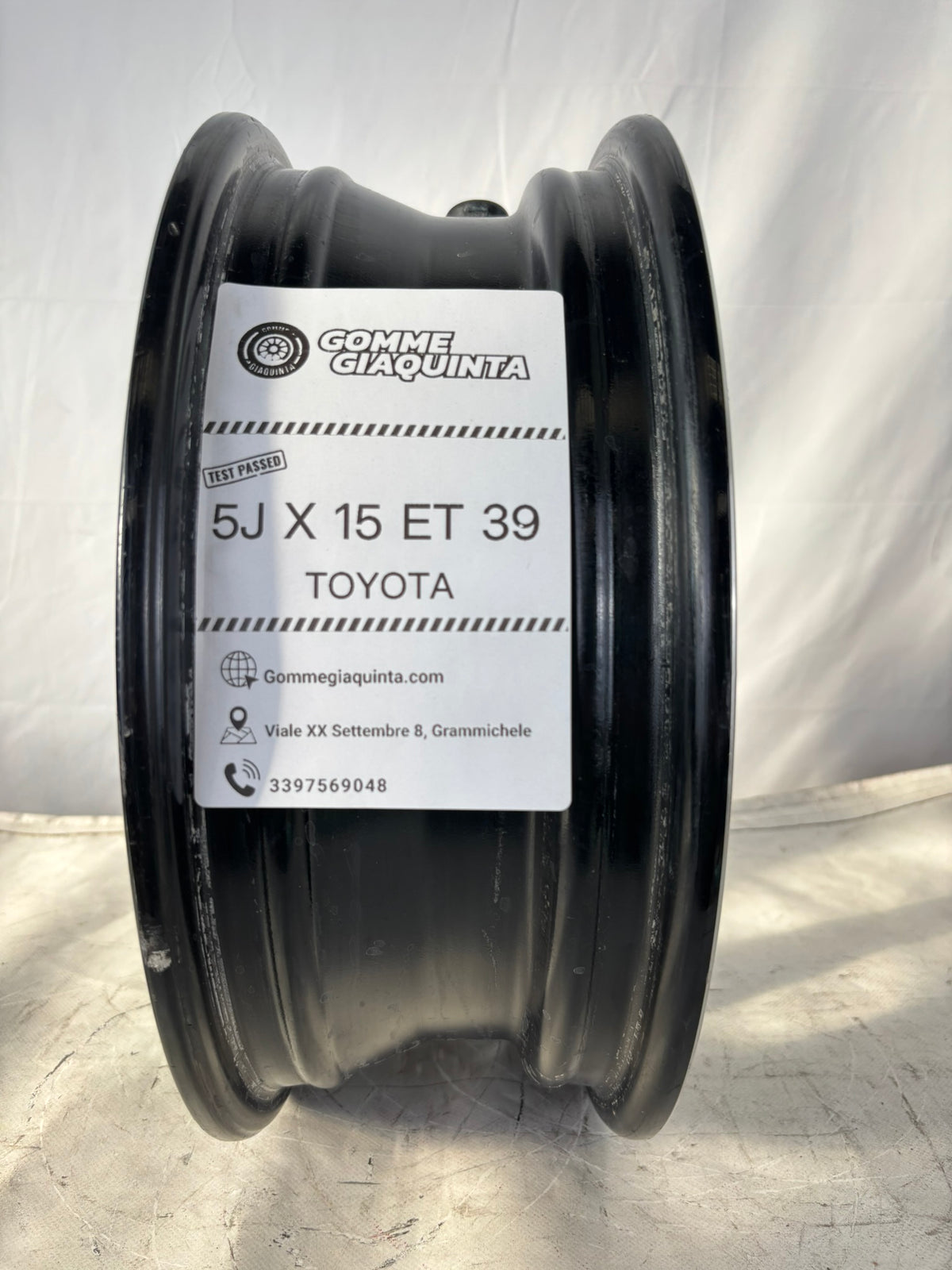 N4 Cerchi originali Toyota Yaris da 15" nero diamantato leggermente grafficato