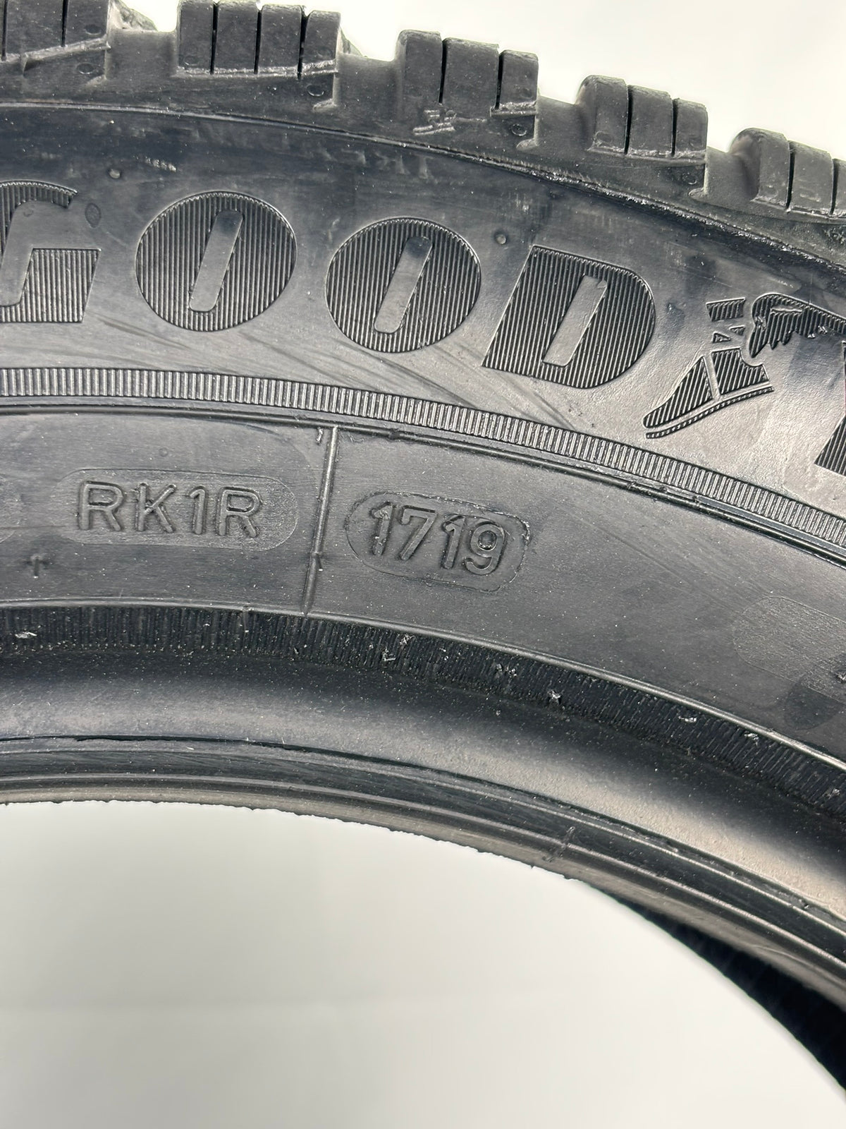 Pneumatici usati 185 60 r15 84T Gomme Invernale 2 PZ Good Year Batt 5.7mm Dot 19
