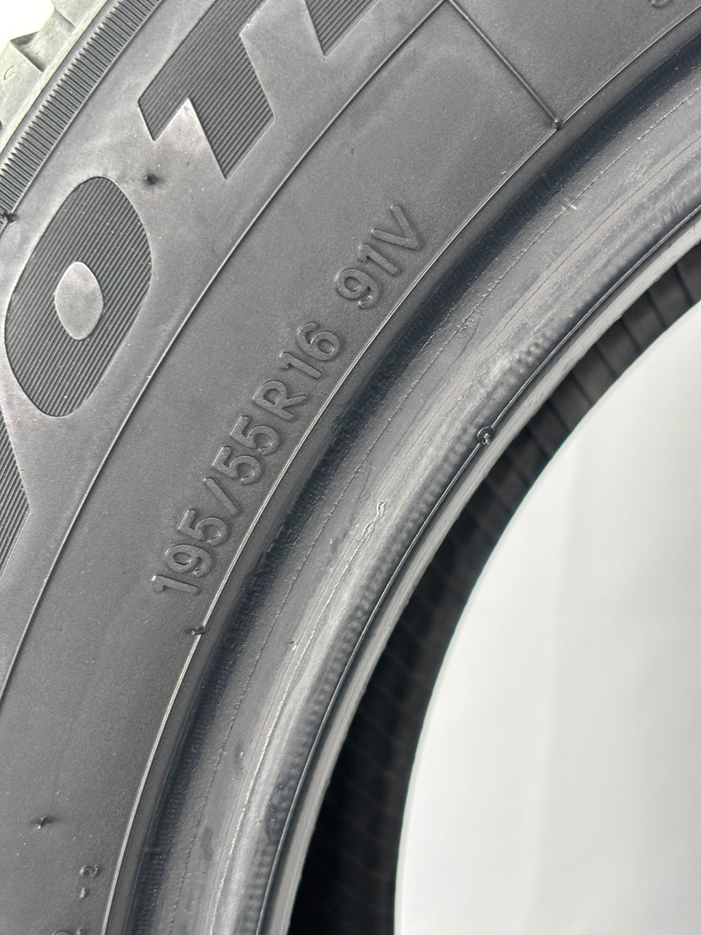 Pneumatici usati 195 55 r16 91v Gomme Estive 2 PZ Toyo-tires Batt 5,7mm Dot 21