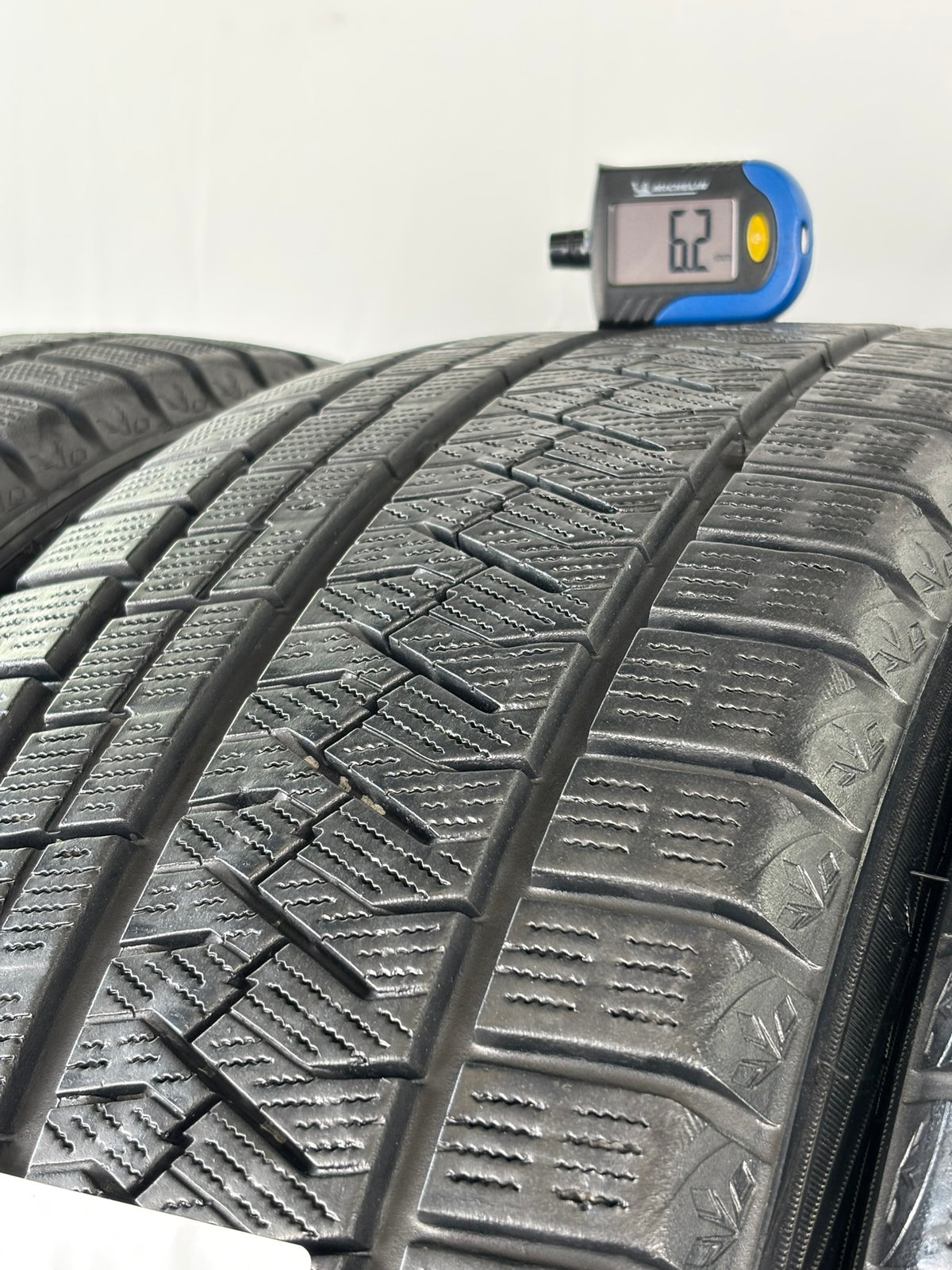 Pneumatici usati 225 45 r19 96V Gomme Invernale 4 PZ Triangle Batt 6,7mm Dot 20