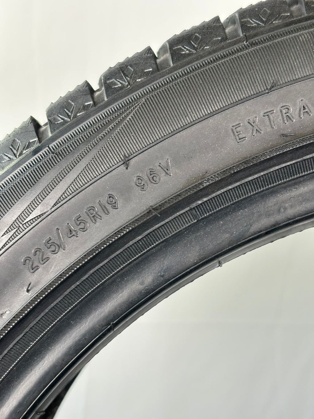 Pneumatici usati 225 45 r19 96V Gomme Invernale 4 PZ Triangle Batt 6,7mm Dot 20