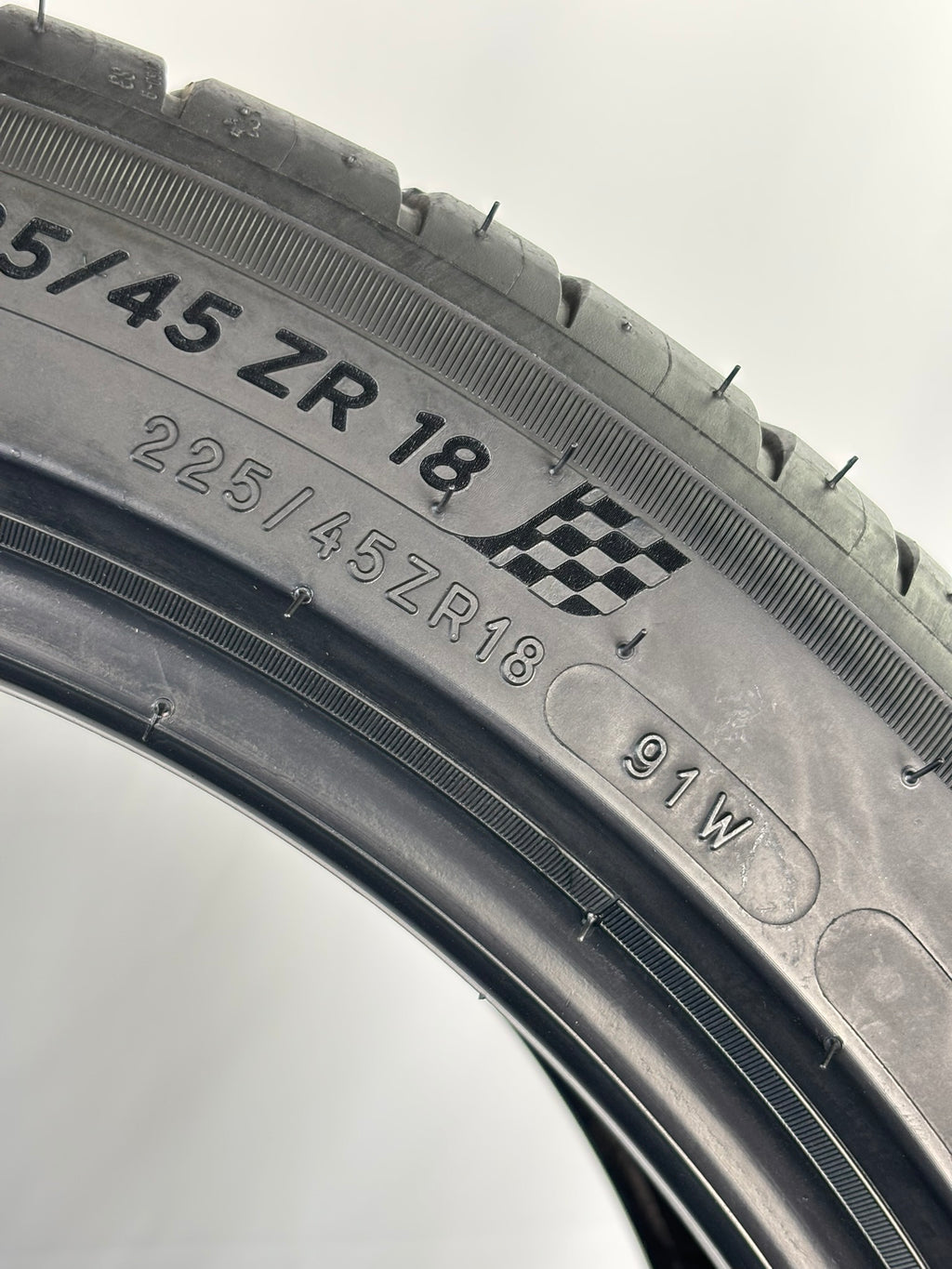 Pneumatici usati 225 45 r18 91W Gomme Estivo 2 PZ Michelin Batt 6,0mm Dot 21