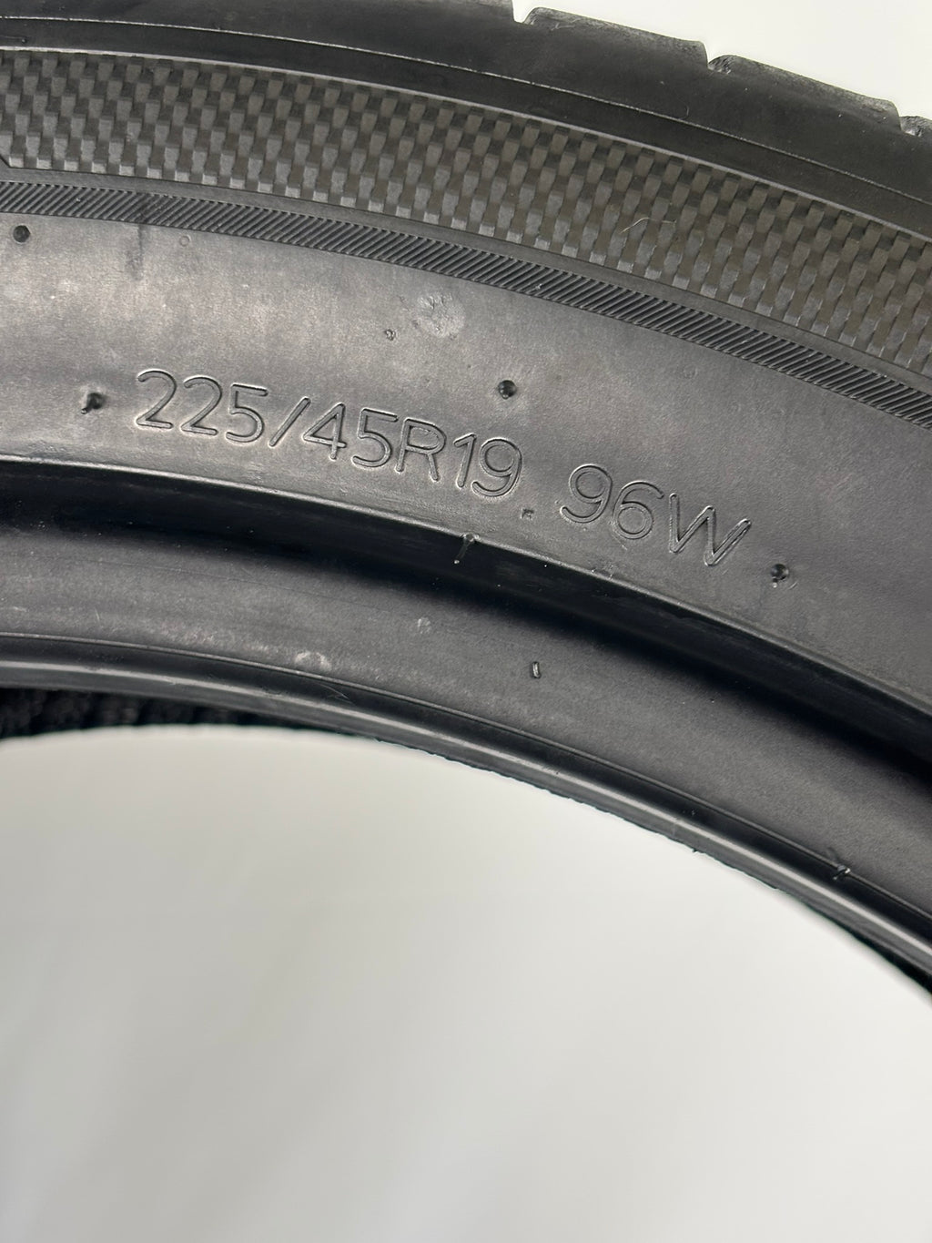 Pneumatici usati 225 45 r19 96W Gomme Estivo 2 PZ Hankook Batt 6,0mm Dot 19