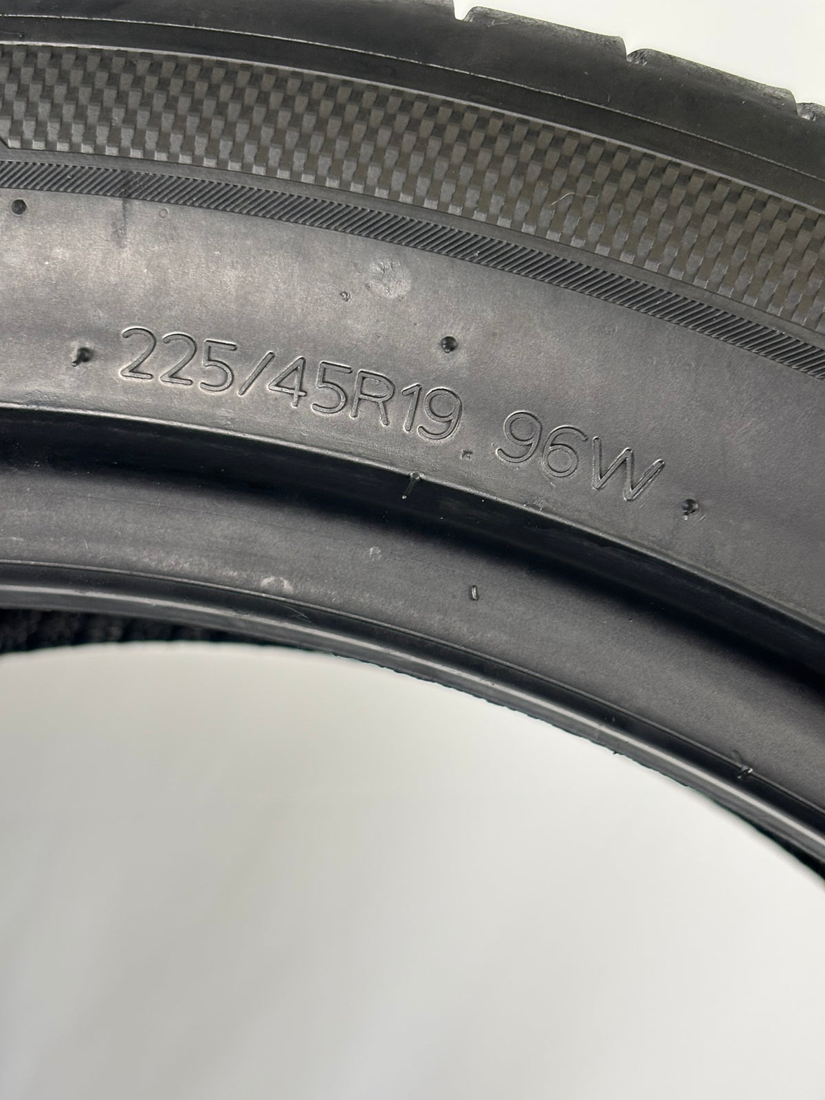 Pneumatici usati 225 45 r19 96W Gomme Estivo 2 PZ Hankook Batt 6,0mm Dot 19
