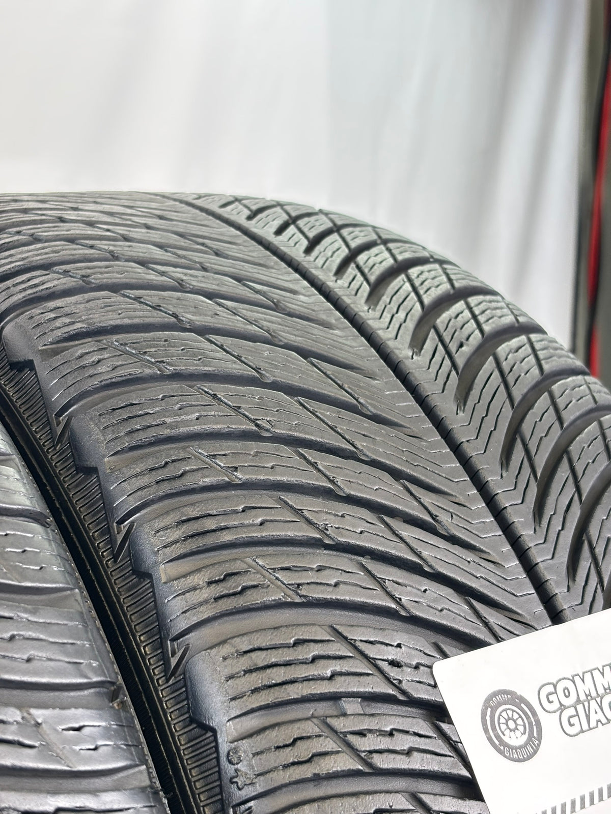 Pneumatici usati 235 45 r19 99V Gomme Invernale 4 PZ Michelin Batt 5,8mm Dot 19