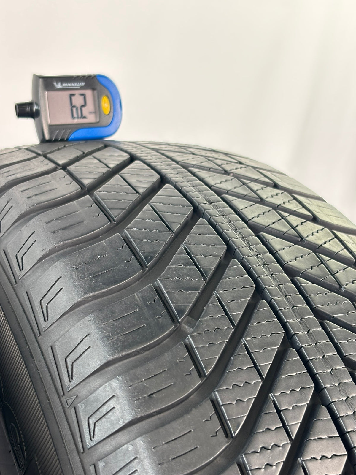 Pneumatici usati 215 60 r16 95V Gomme 4-stagioni 2 PZ Good-year Batt 6,2mm Dot22