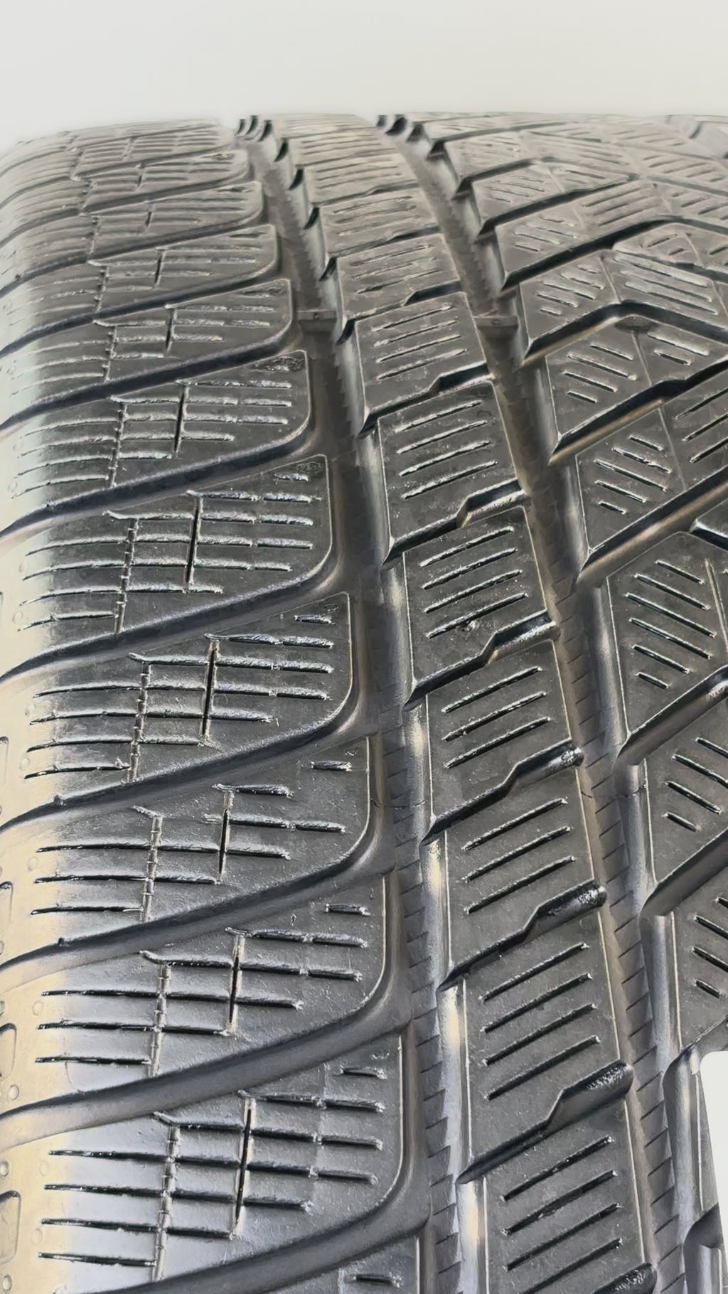 Pneumatici usati 305 40 r20 112v Gomme Invernali 2 PZ Pirelli Batt 4,8mm Dot 24