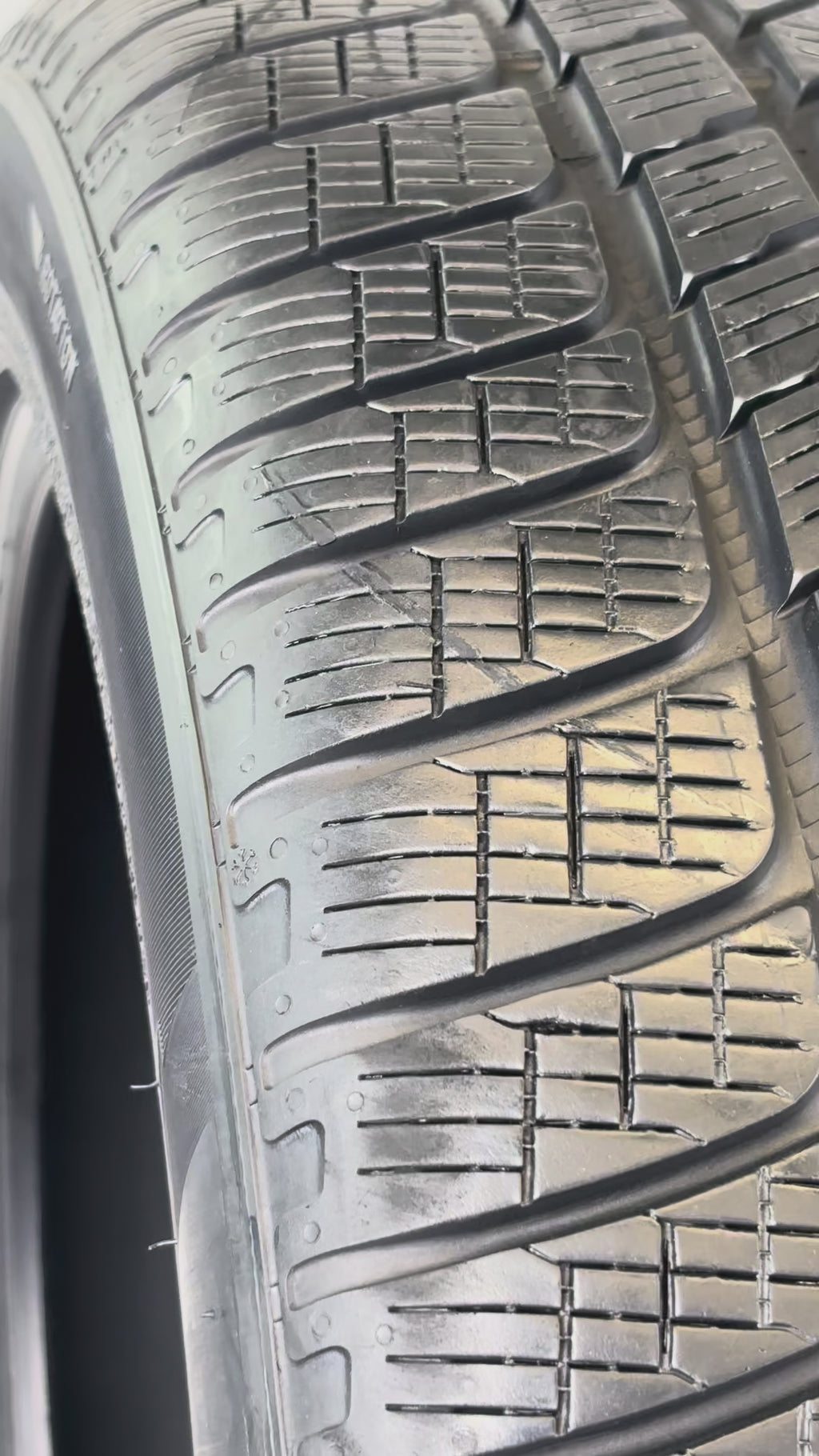 305 40 R20 112V Pirelli Scorpion Winter M+S RFT