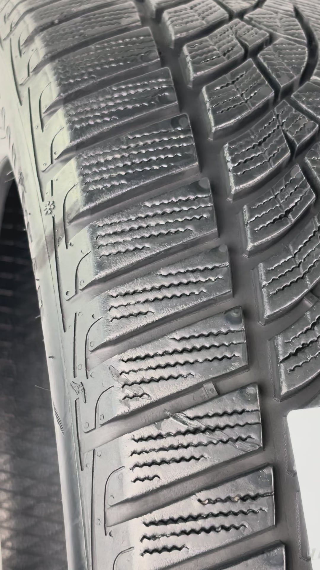Pneumatici usati 245 45 r20 103v Gomme Invernali 2 PZ Good Year Batt 4,6mm Dot23